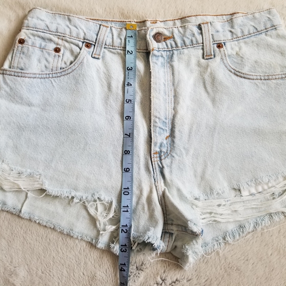 Vintage 1994 LEVI'S 550 High Waist Distressed Cutoff Shorts Size 29 - Picture 11 of 13